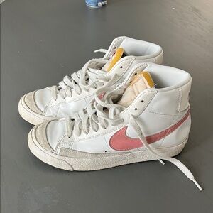 Nike Women's Blazers Sneakers White and Pink